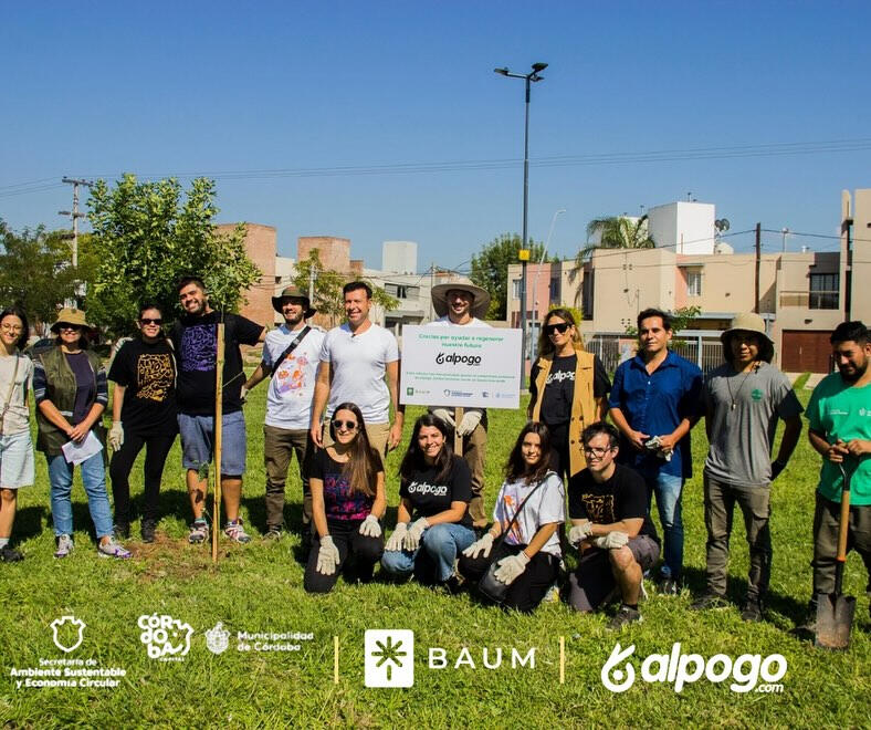 Jornada de plantacion de árboles Forestación en barrio Autódromo de Alpogo junto a Baum, Secretaria de Ambiente y la Municipalidad de Córdoba