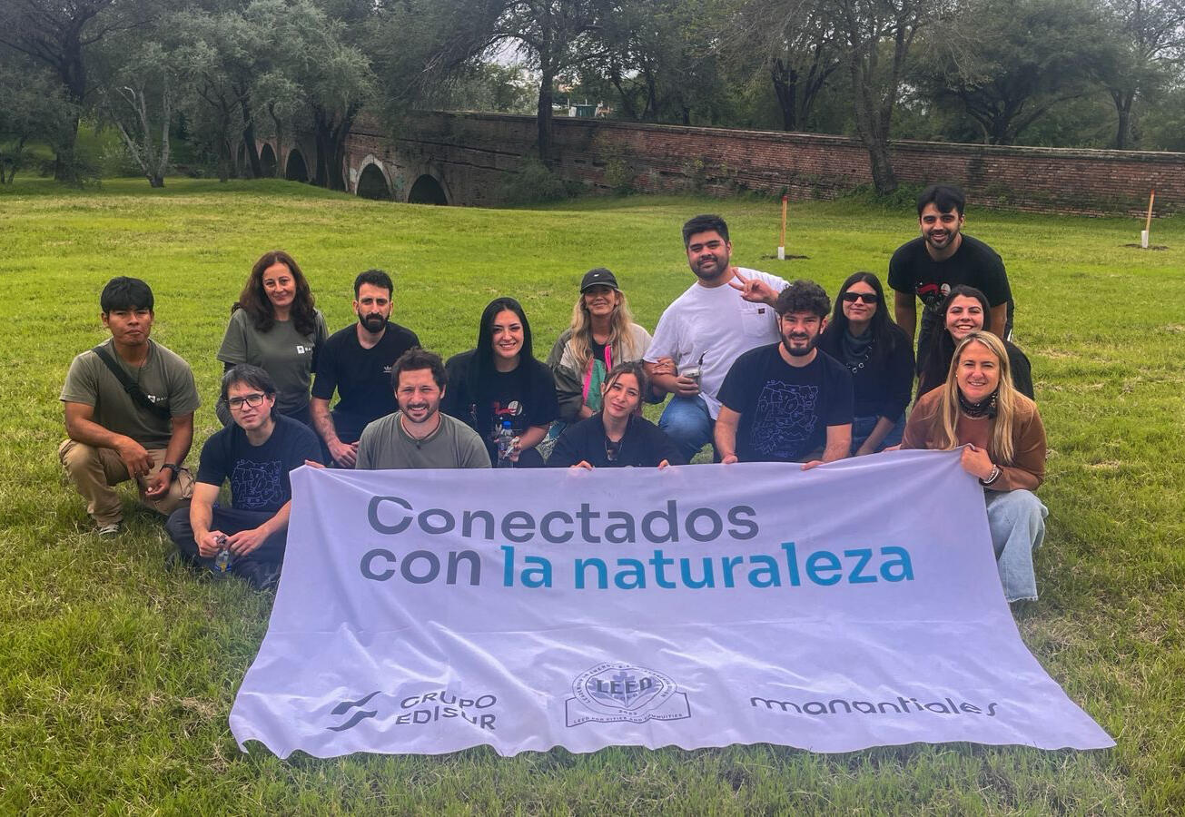 Jornada de plantacion de árboles Forestación en Parque de La Cañada junto a Grupo Edisur y BAUM
